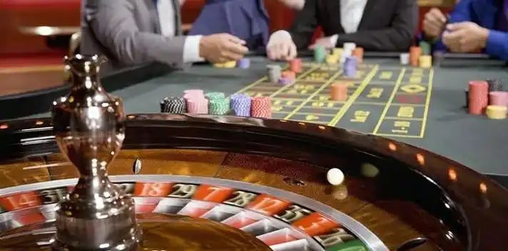 Người dùng Việt Nam đang xem kèo bóng đá trực tiếp trên điện thoại tại 0k365